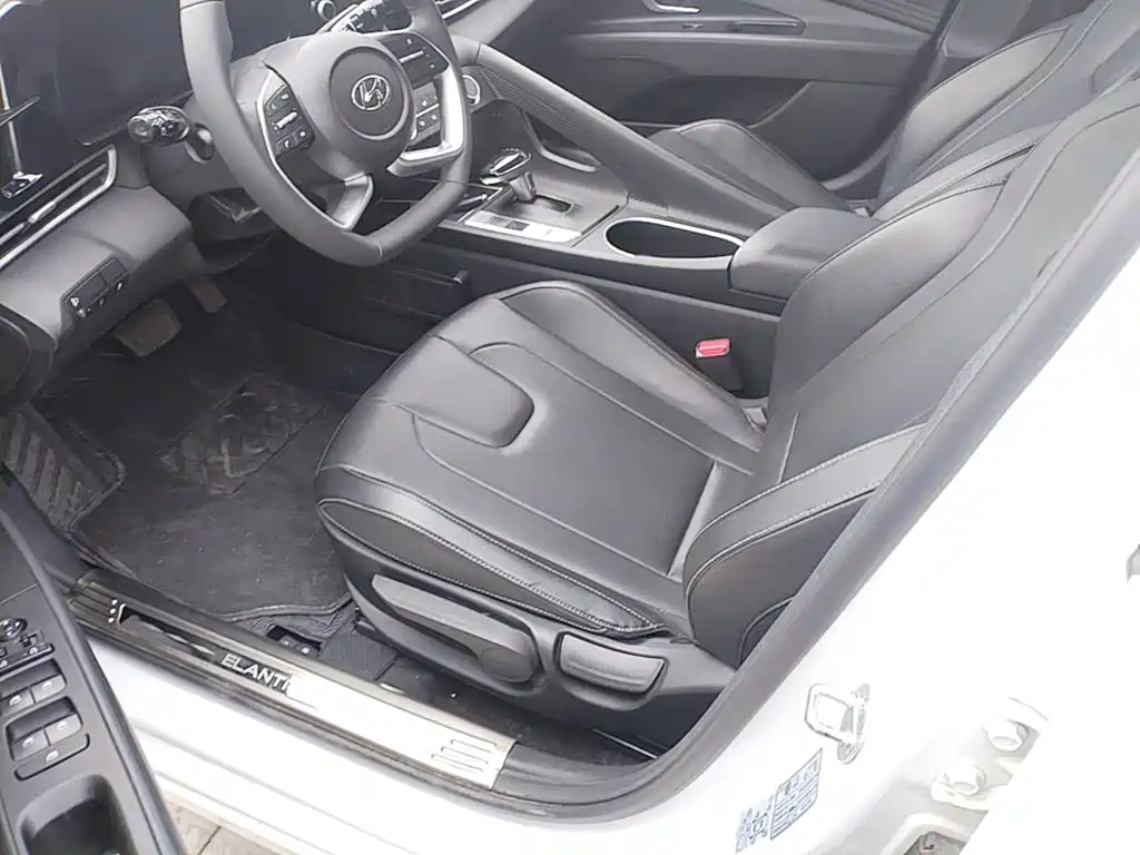 Hyundai Elantra — фото 15