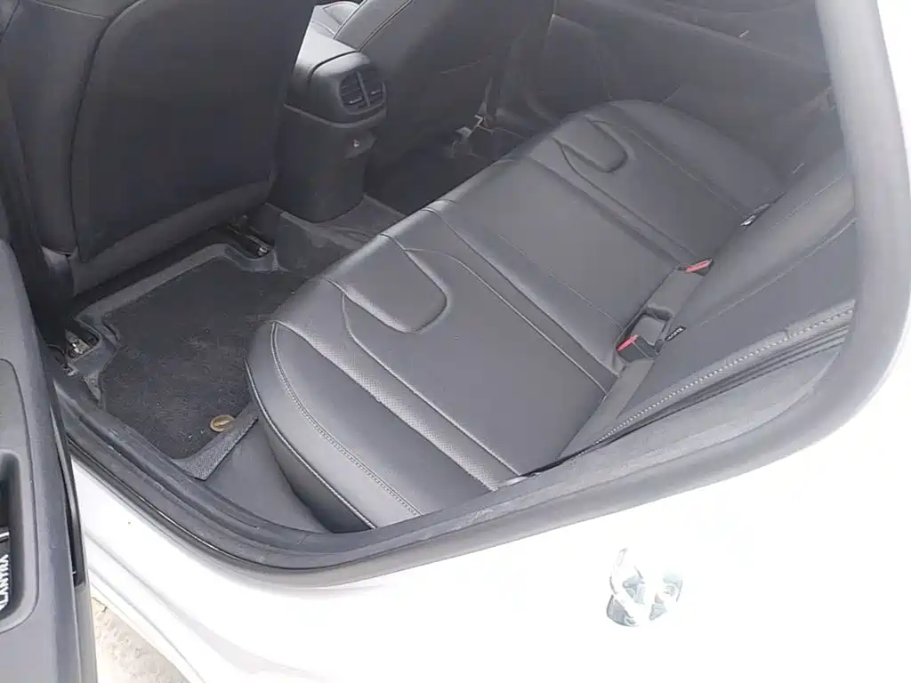 Hyundai Elantra — фото 17