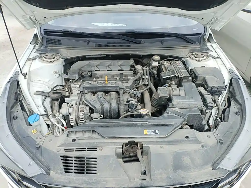 Hyundai Elantra — фото 20