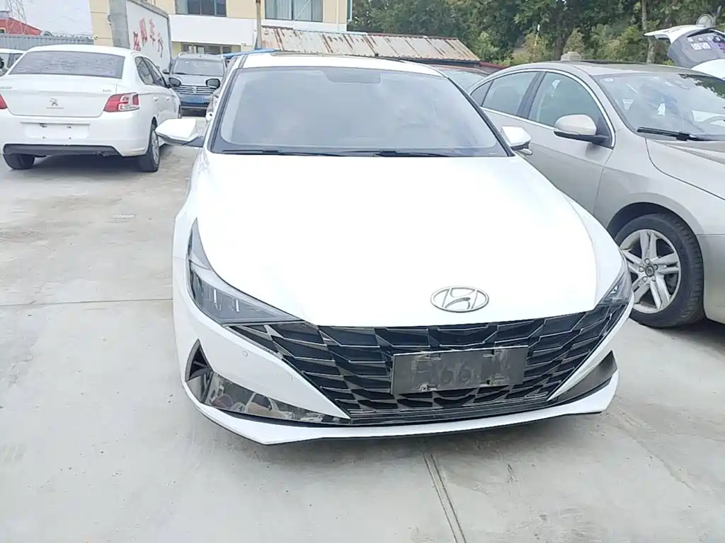 Hyundai Elantra — фото 3
