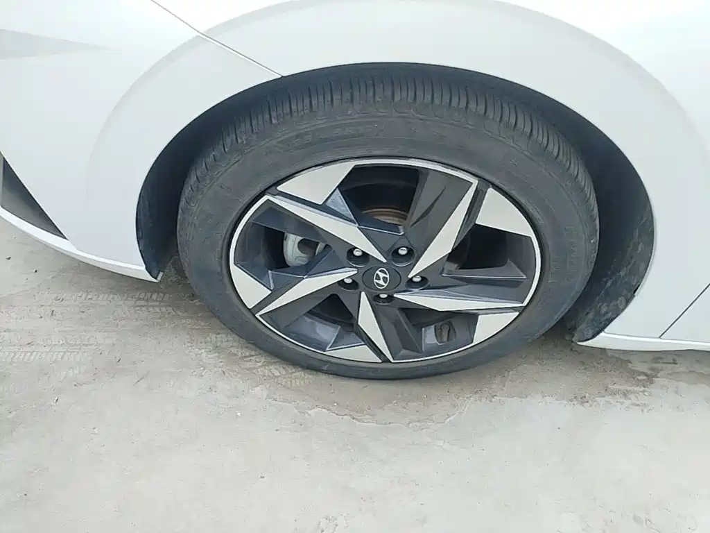 Hyundai Elantra — фото 23