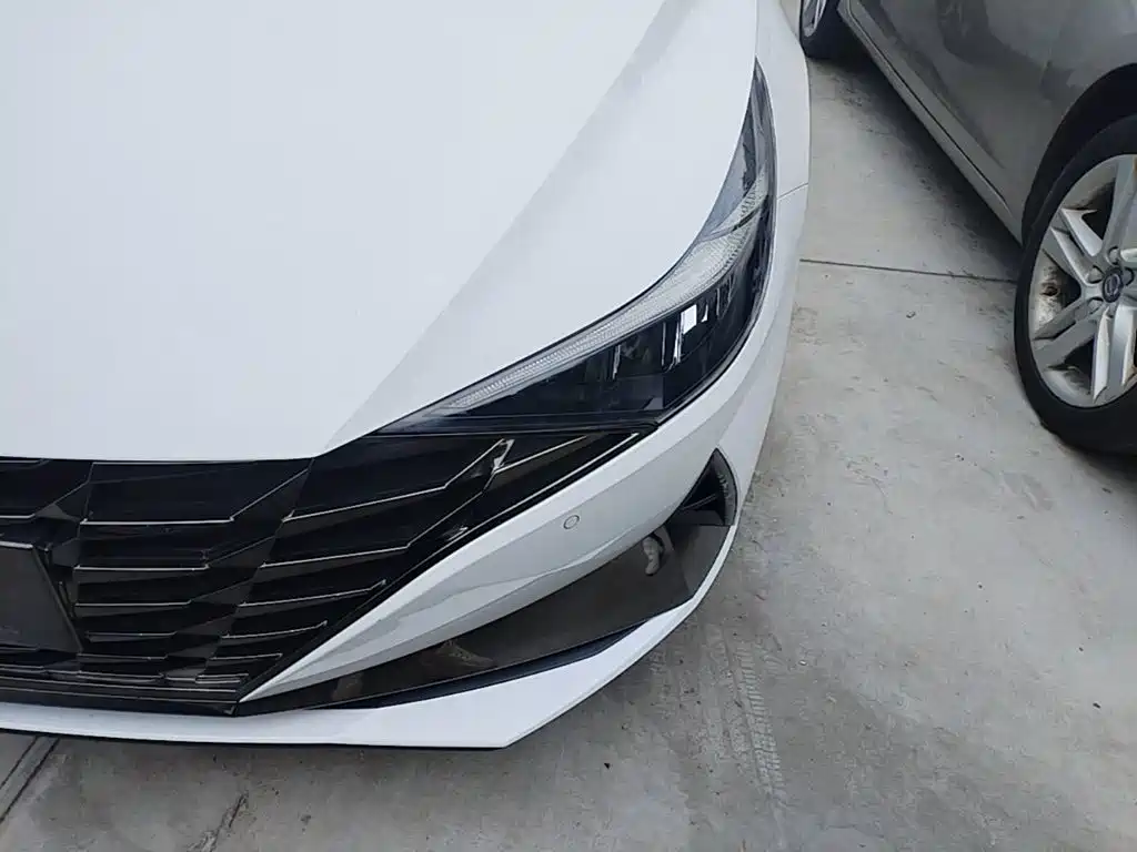 Hyundai Elantra — фото 24