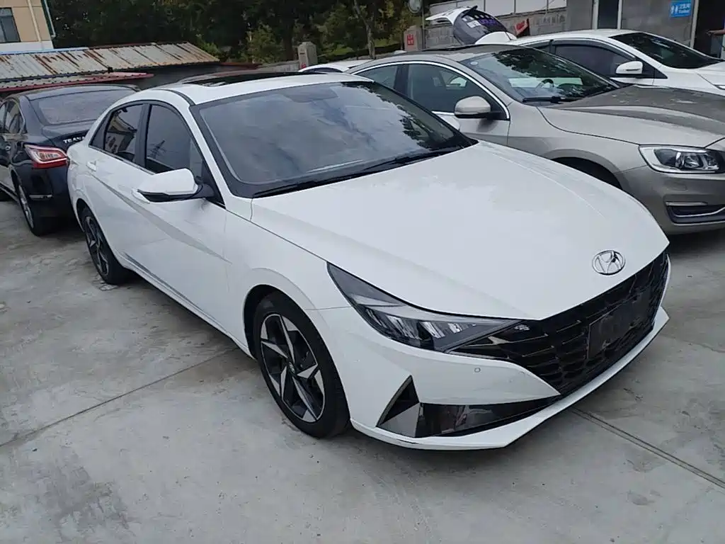 Hyundai Elantra — фото 4