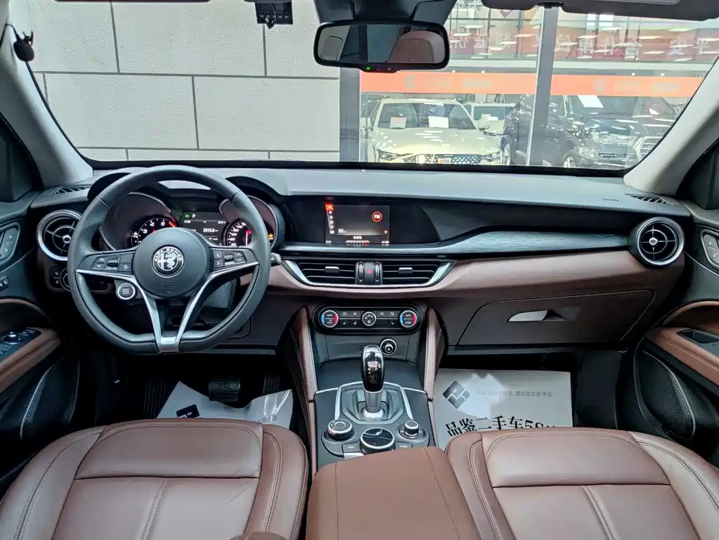 Alfa Romeo Stelvio — фото 13