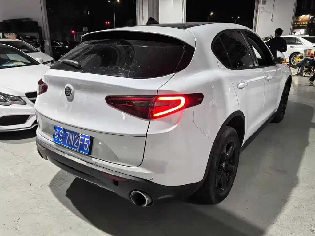 Alfa Romeo Stelvio — фото 4