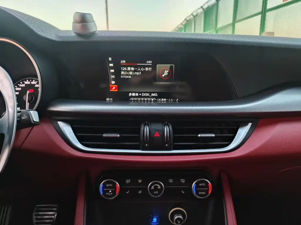 Alfa Romeo Stelvio — фото 14