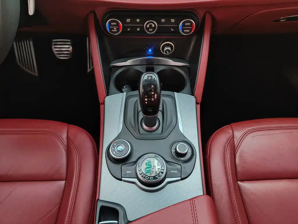 Alfa Romeo Stelvio — фото 15