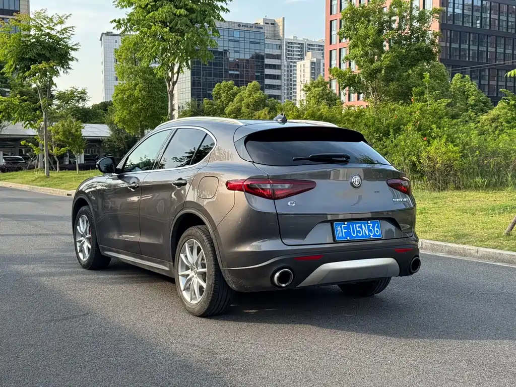 Alfa Romeo Stelvio — фото 4
