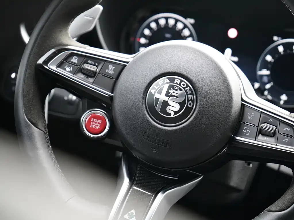 Alfa Romeo Giulia — фото 15