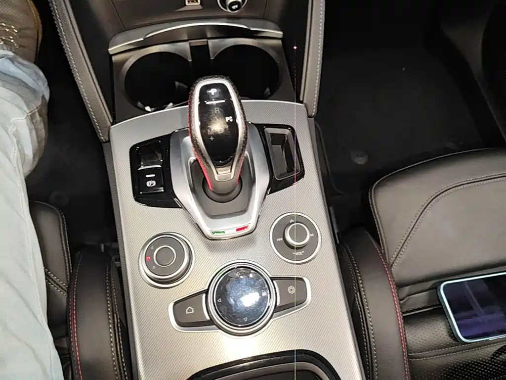 Alfa Romeo Stelvio — фото 14