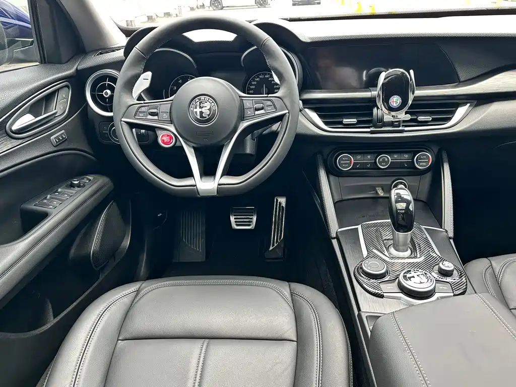 Alfa Romeo Stelvio — фото 17