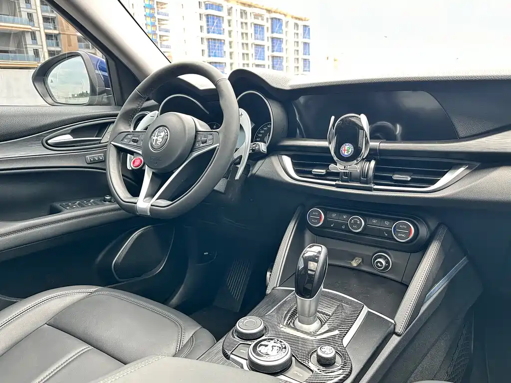 Alfa Romeo Stelvio — фото 20