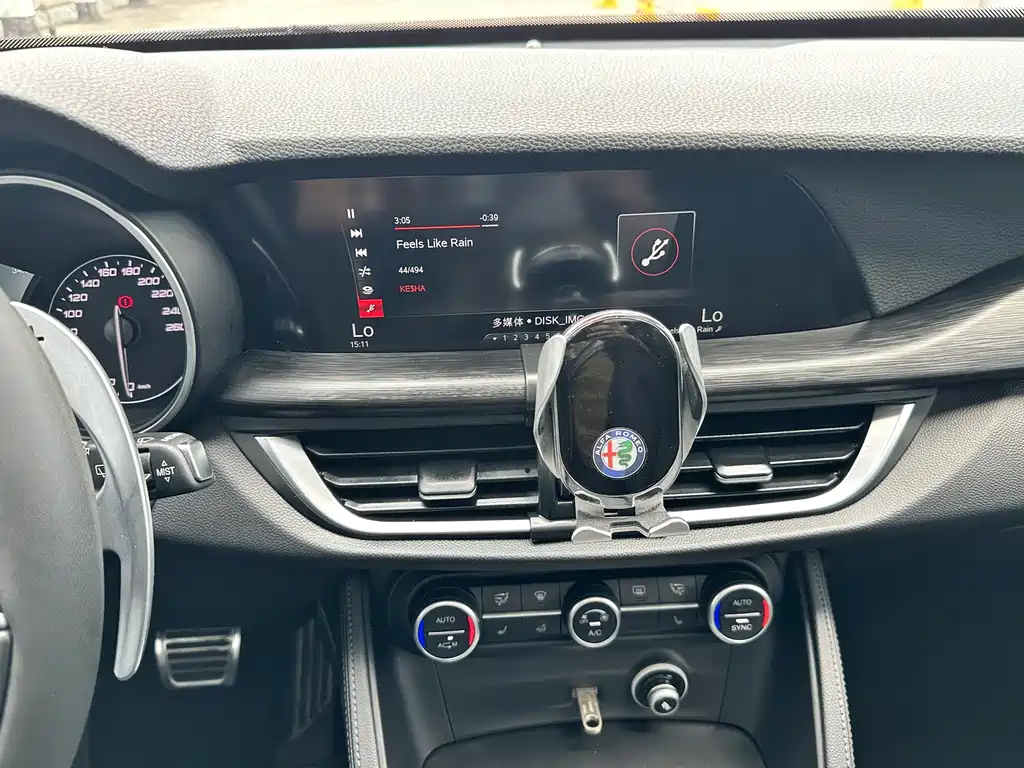 Alfa Romeo Stelvio — фото 21