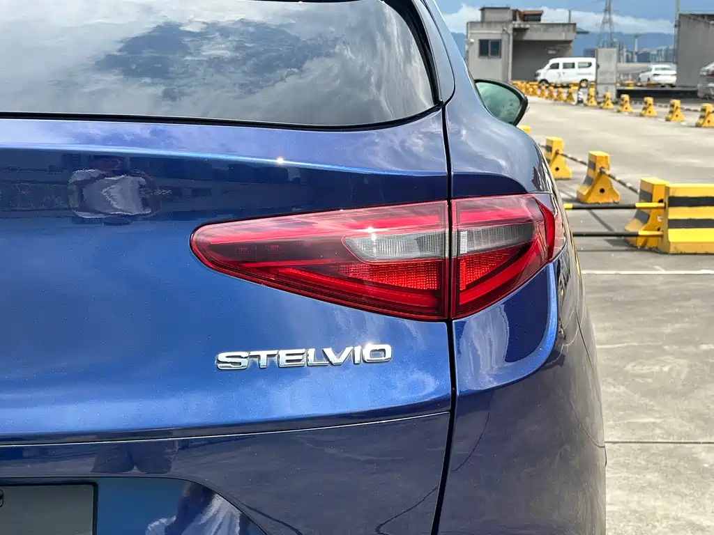 Alfa Romeo Stelvio — фото 10