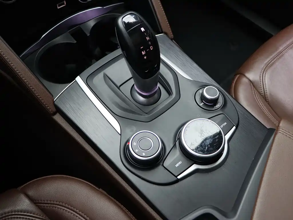 Alfa Romeo Stelvio — фото 20
