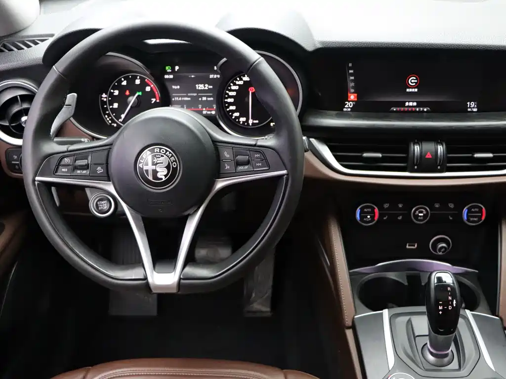 Alfa Romeo Stelvio — фото 9