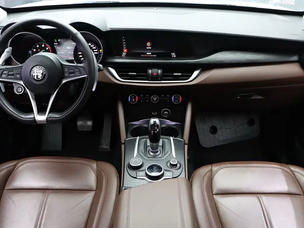 Alfa Romeo Stelvio — фото 10