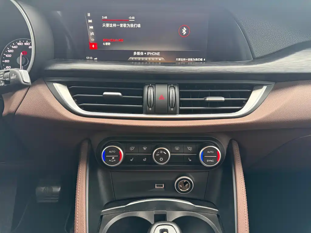 Alfa Romeo Stelvio — фото 17