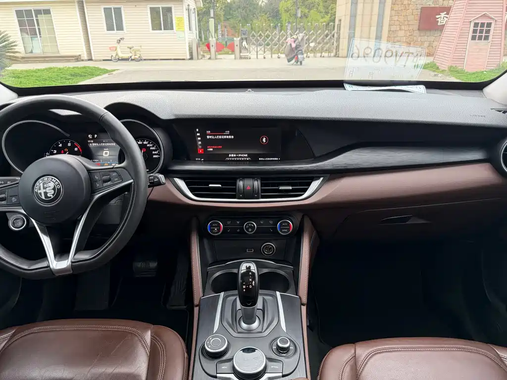 Alfa Romeo Stelvio — фото 23