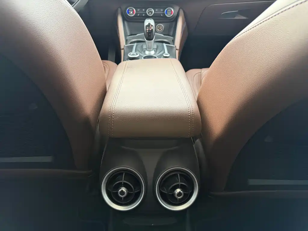 Alfa Romeo Stelvio — фото 24