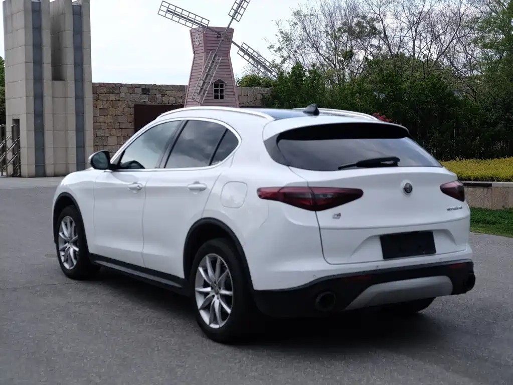 Alfa Romeo Stelvio — фото 5