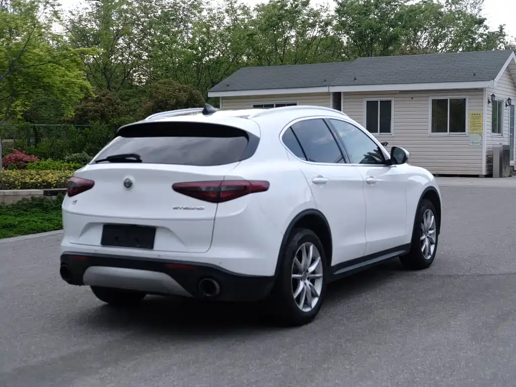 Alfa Romeo Stelvio — фото 7