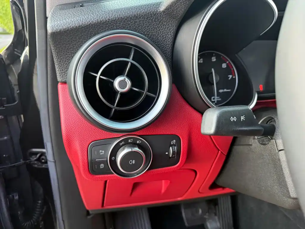 Alfa Romeo Stelvio — фото 21