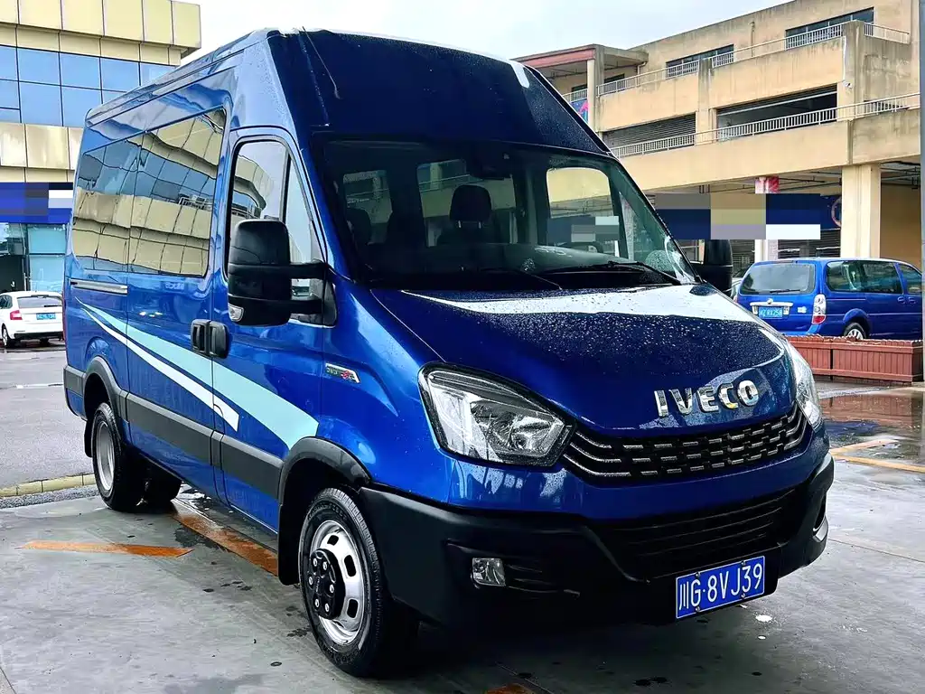IVECO Ousheng — фото 2