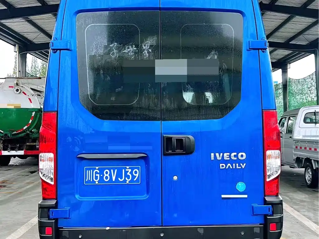 IVECO Ousheng — фото 8