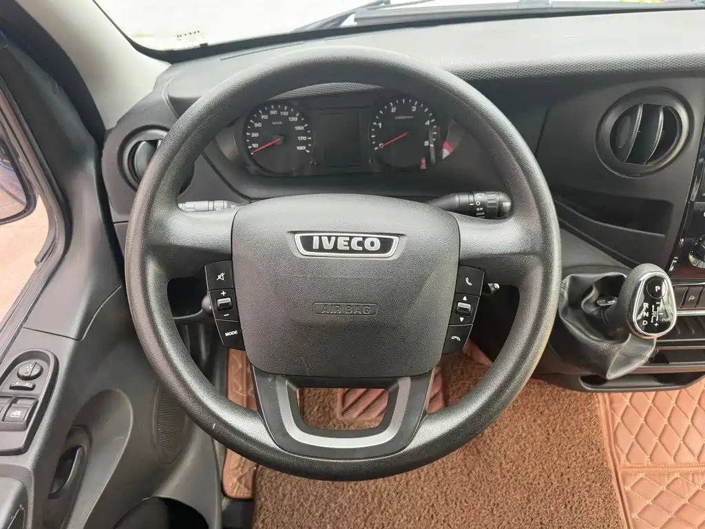 IVECO Ousheng — фото 18