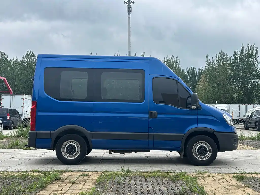 IVECO Ousheng — фото 4