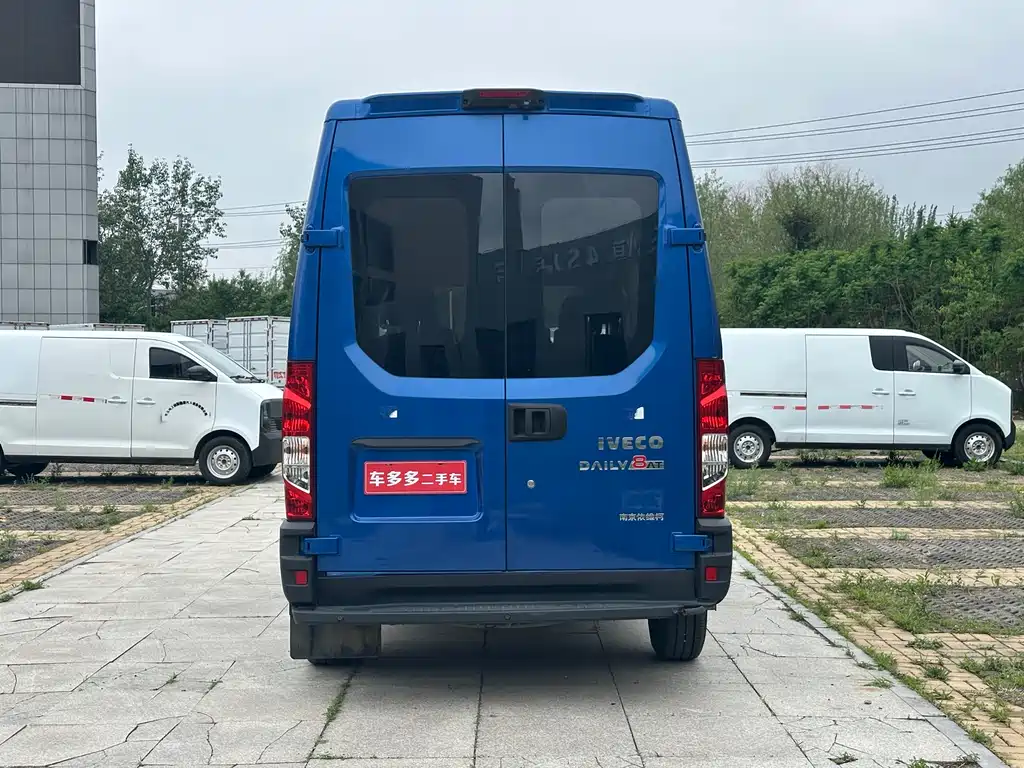 IVECO Ousheng — фото 5