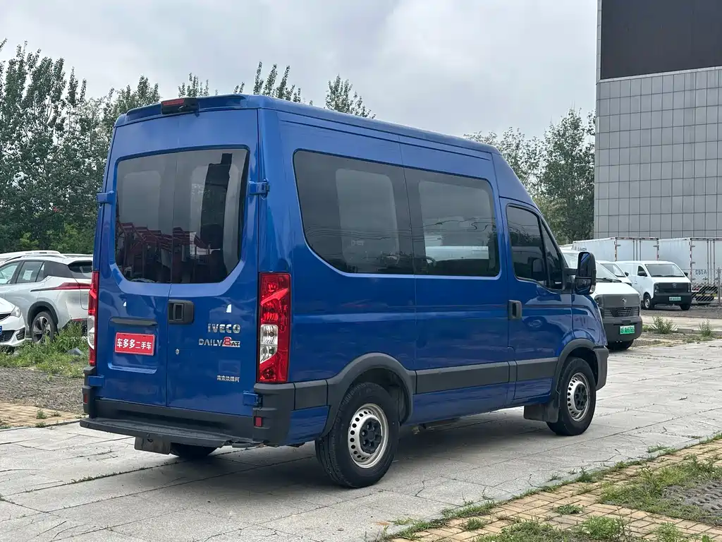 IVECO Ousheng — фото 6