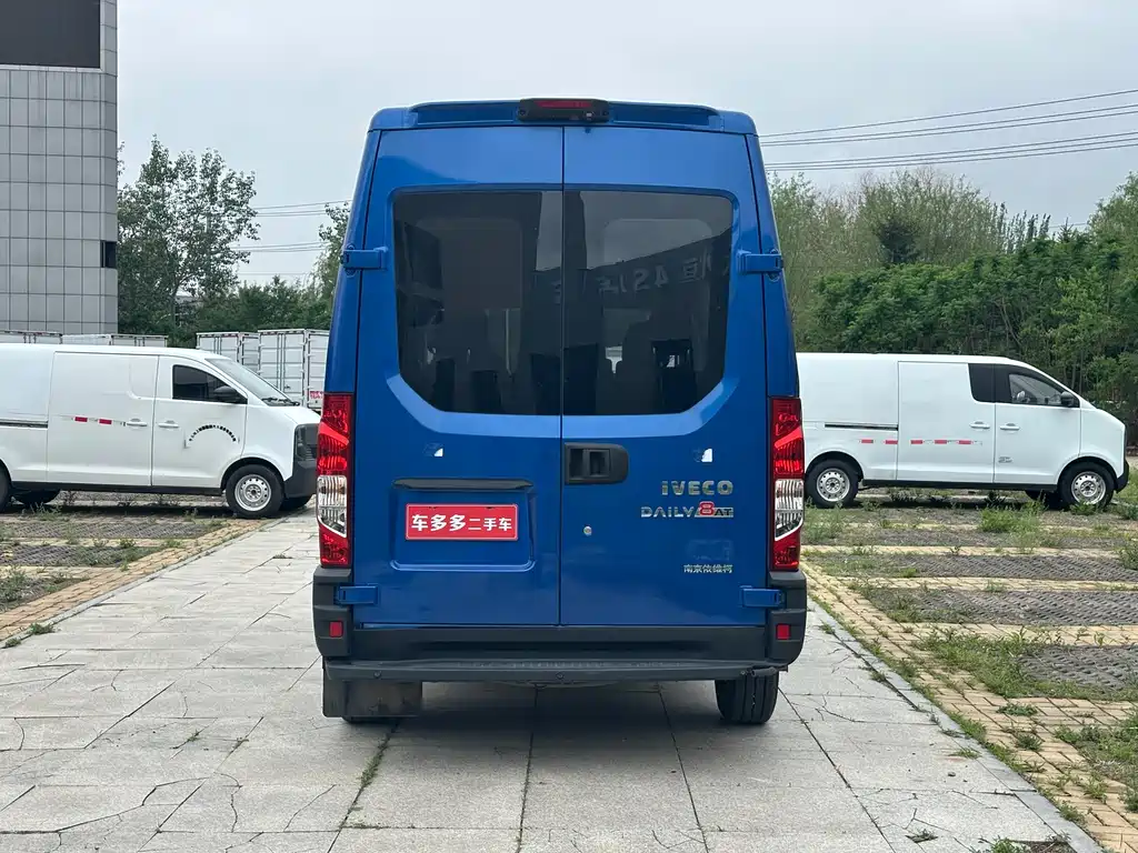 IVECO Ousheng — фото 8