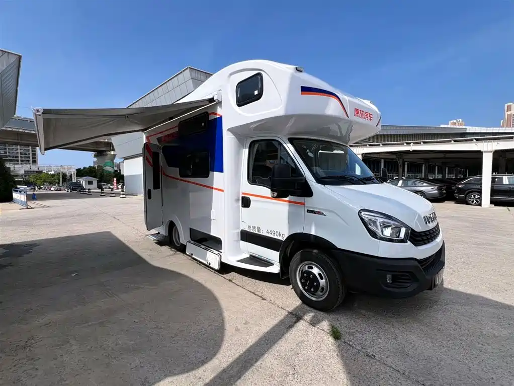IVECO Ousheng — фото 2