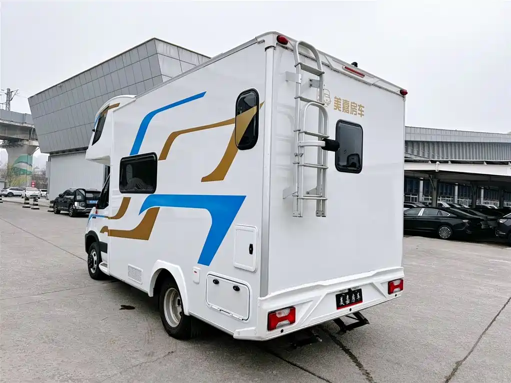IVECO Ousheng — фото 3