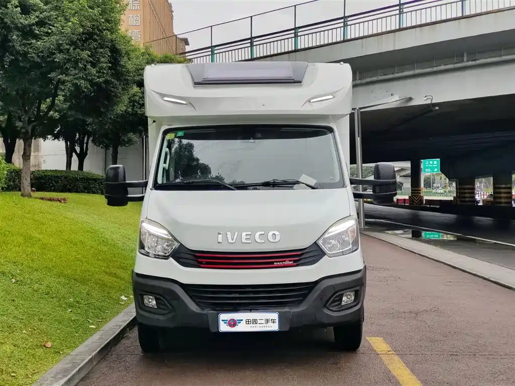 IVECO Ousheng — фото 2