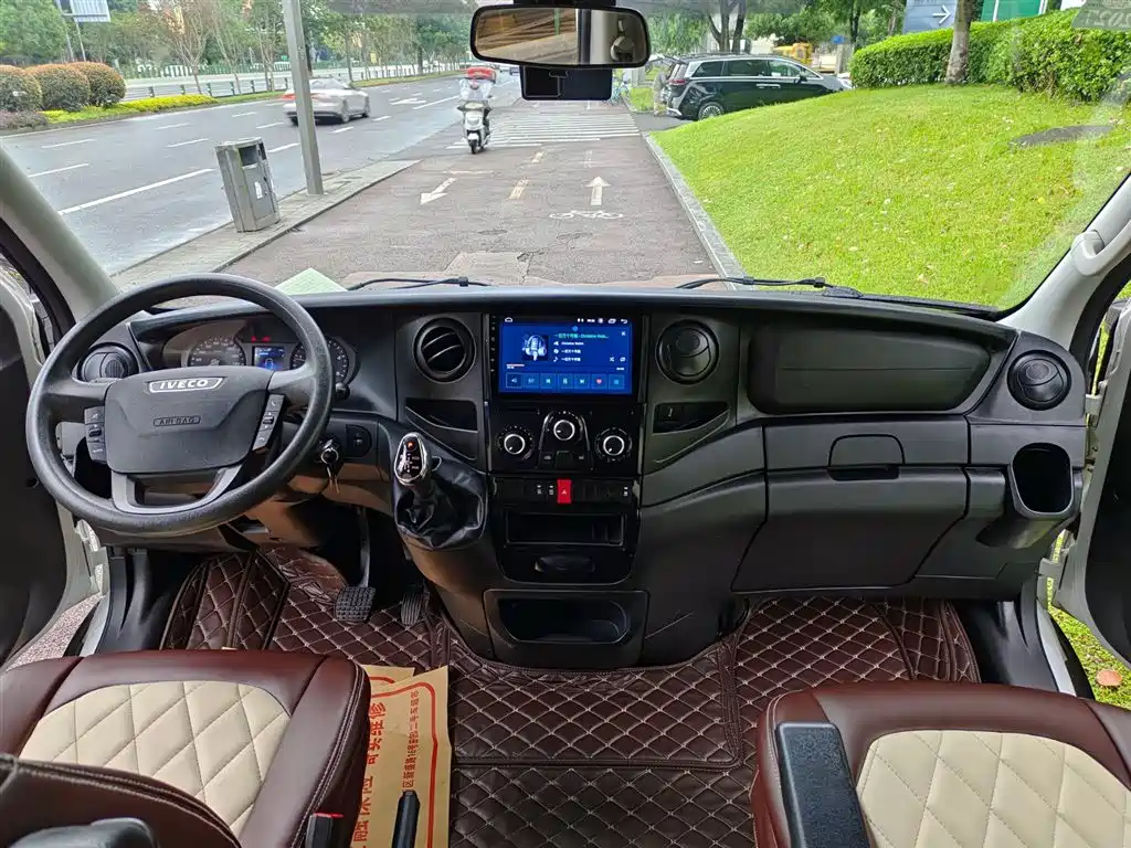 IVECO Ousheng — фото 13