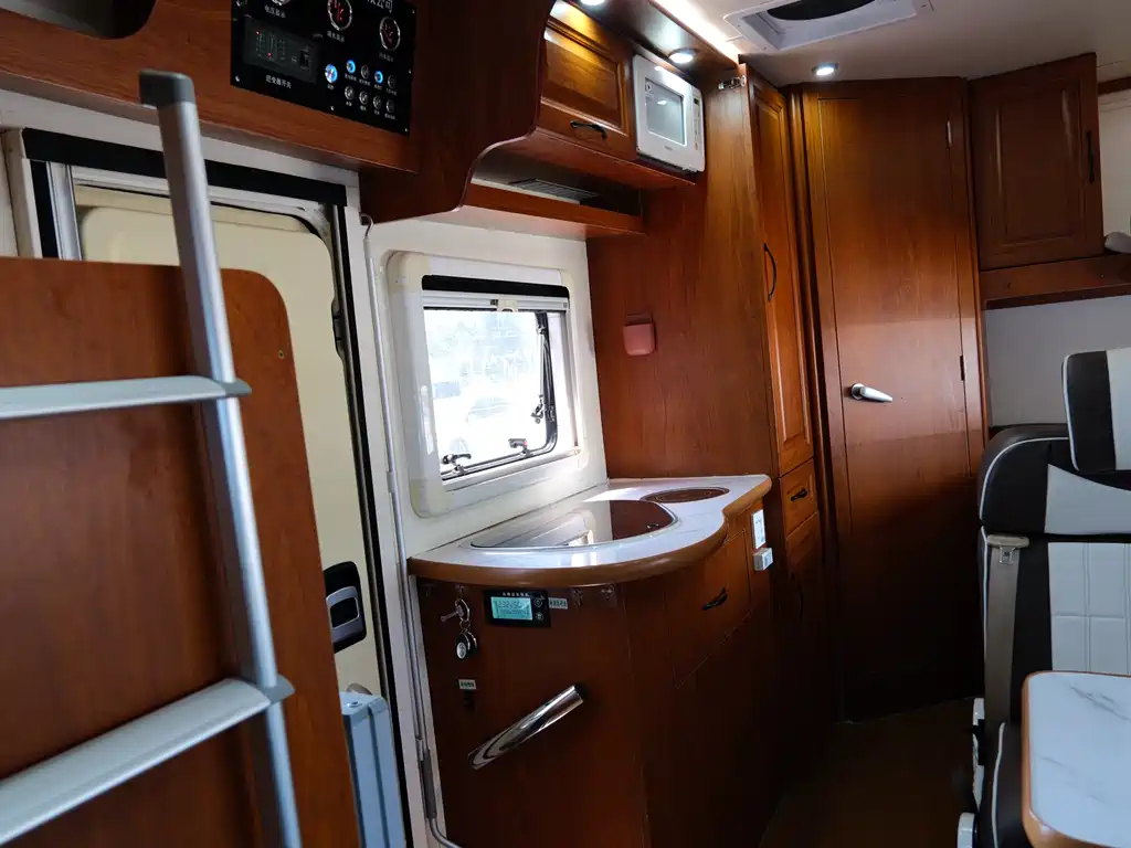 IVECO Ousheng — фото 15