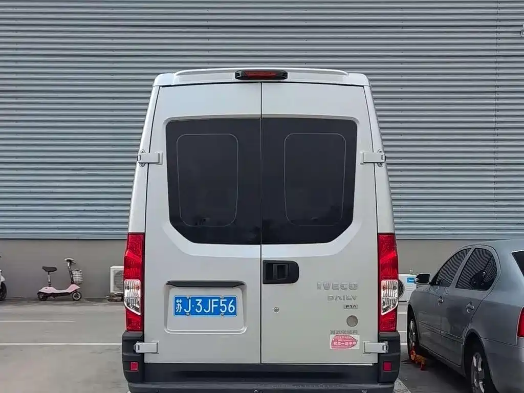 IVECO Ousheng — фото 3