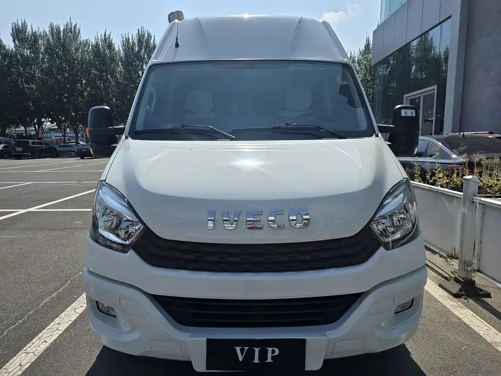IVECO Ousheng — фото 2