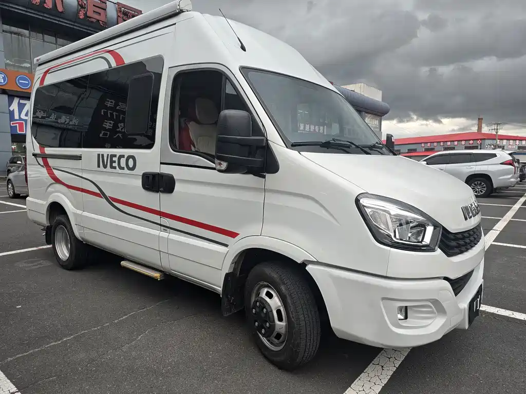 IVECO Ousheng — фото 4