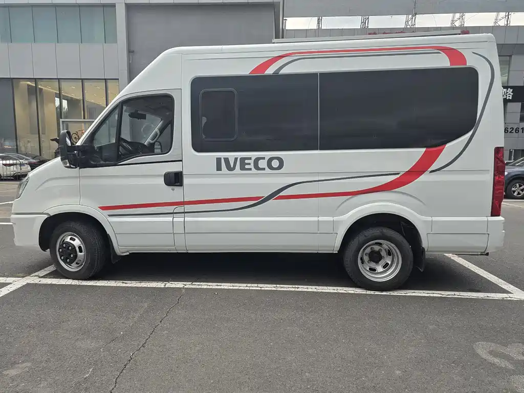 IVECO Ousheng — фото 6