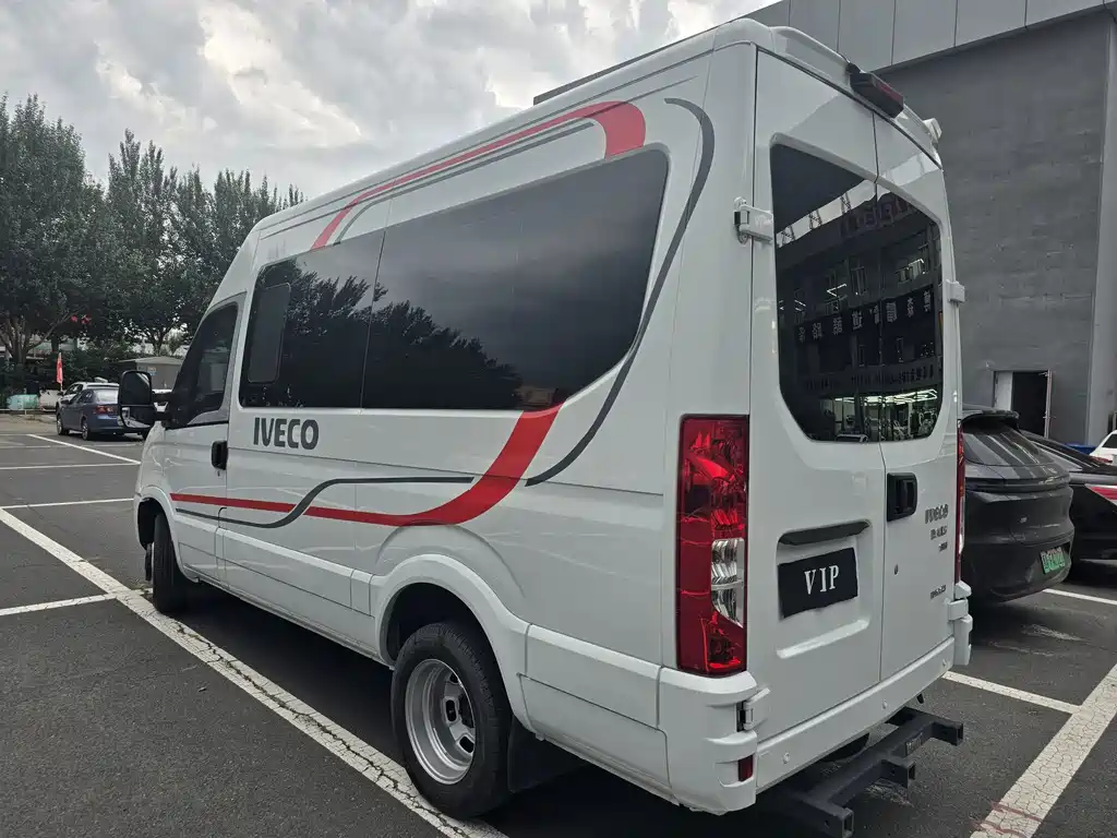 IVECO Ousheng — фото 8