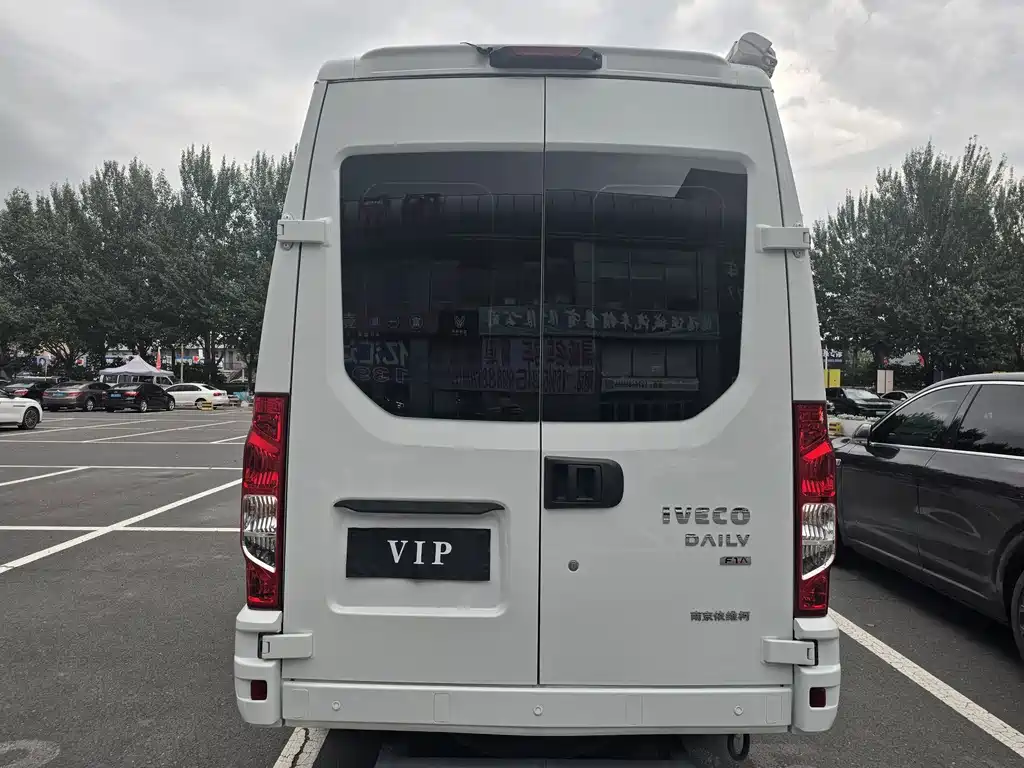 IVECO Ousheng — фото 10