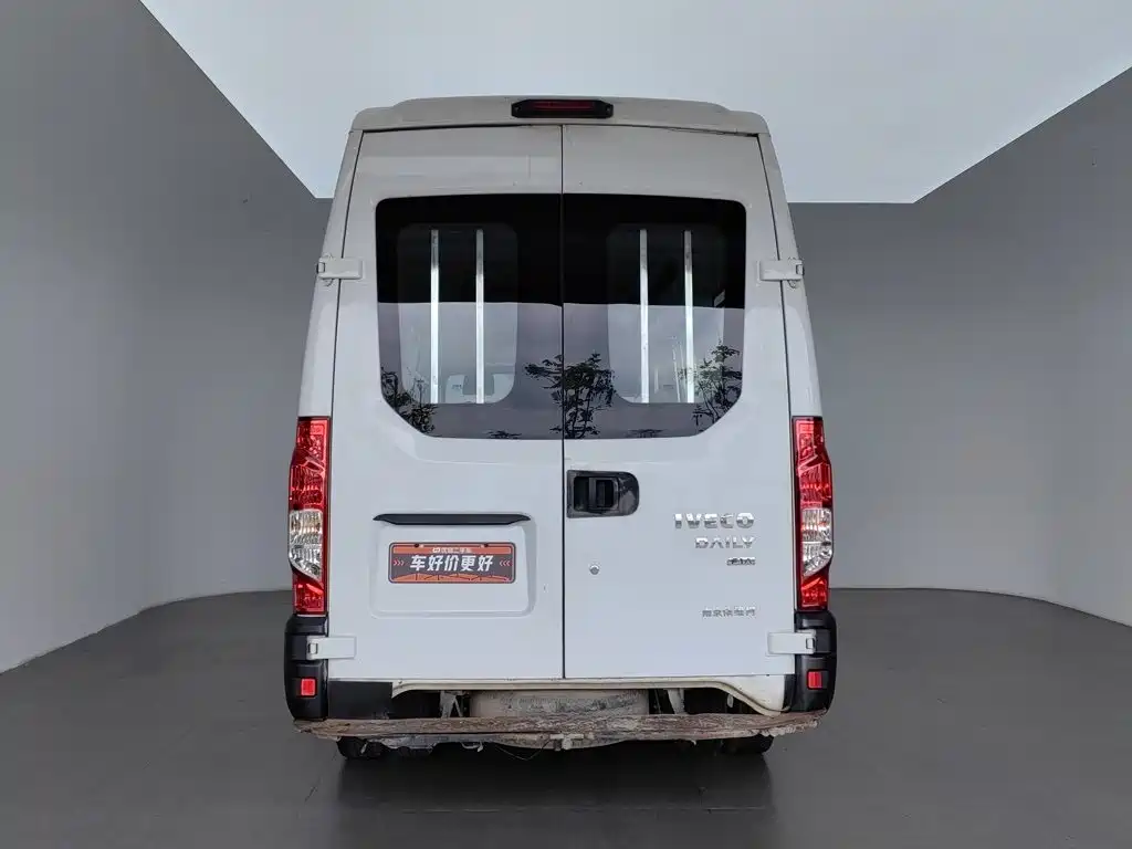 IVECO Ousheng — фото 4