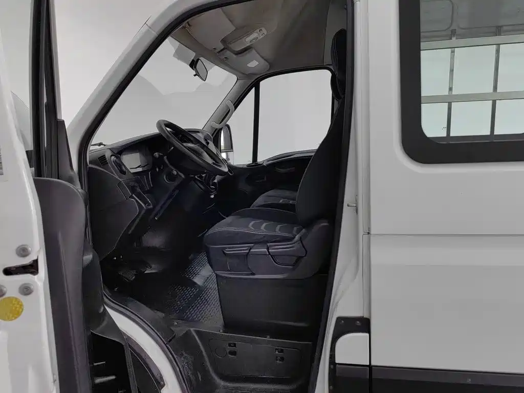 IVECO Ousheng — фото 10
