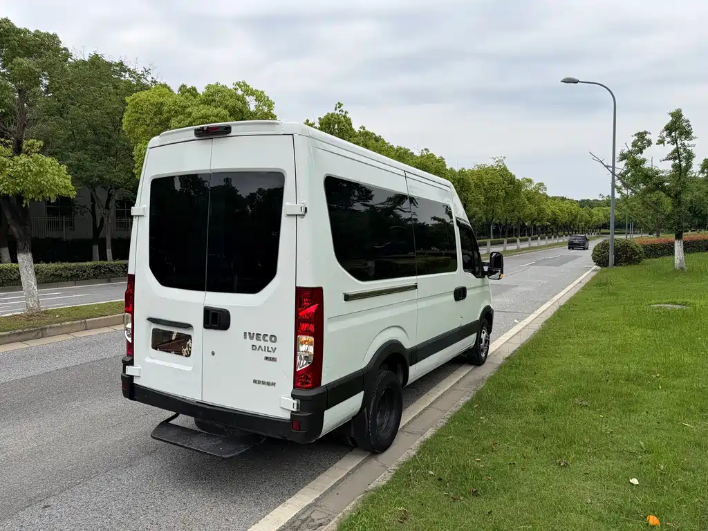 IVECO Ousheng — фото 4