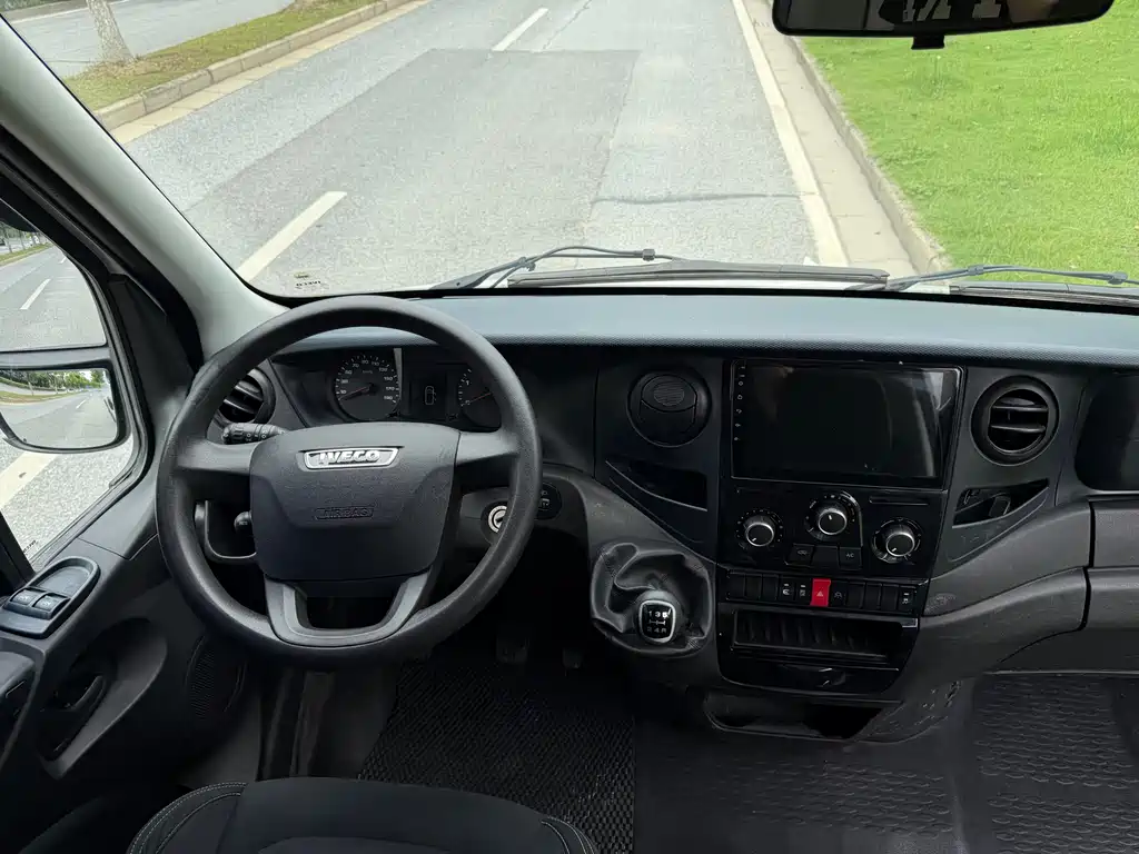 IVECO Ousheng — фото 10