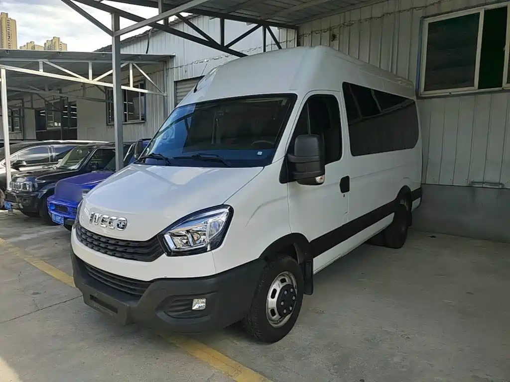 IVECO Ousheng — фото 2
